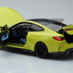 BMW M4 G82 Amarelo Edição Concessionário Minichamps 1:18 - image 5 of 8