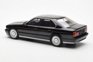 BMW M5 E34 Preto Otto 1:18 OT690 Resina - imagem 5 de 6