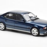 BMW M5 E34 Azul Metallic Otto 1:18 - image 4 of 6