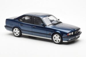 BMW M5 E34 Azul Metallic Otto 1:18 OT576 Resina - imagem 4 de 6