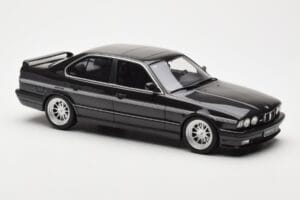 BMW M5 E34 Hartge H5 V12 Diamond Preto Metallic Otto 1:18 OT362 Resina - imagem 4 de 6