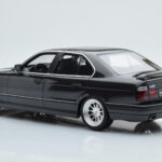 BMW M5 E34 Hartge Preto Otto 1:18 - image 4 of 6