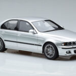 BMW M5 E39 Prata Otto 1:18 - image 4 of 7