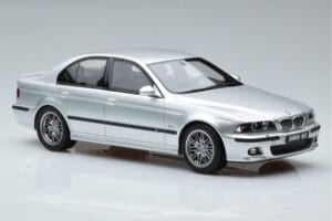 BMW M5 E39 Prata Otto 1:18 OT747B Resina - imagem 4 de 7