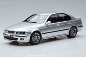 BMW M5 E39 Prata Otto 1:18