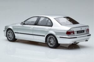 BMW M5 E39 Prata Otto 1:18 OT747B Resina - imagem 5 de 7