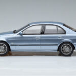 BMW M5 E39 Silverwater Azul Otto 1:18 - image 3 of 6