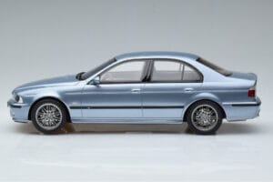 BMW M5 E39 Silverwater Azul Otto 1:18 OT554 Resina - imagem 3 de 6