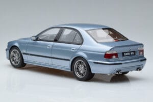 BMW M5 E39 Silverwater Azul Otto 1:18 OT554 Resina - imagem 5 de 6