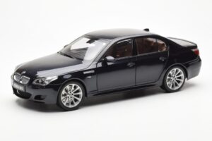 BMW M5 E60 Carbon Preto Kyosho 1:18 08593BK
