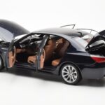 BMW M5 E60 Carbon Preto Kyosho 1:18 - image 5 of 8