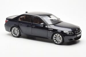 BMW M5 E60 Carbon Preto Kyosho 1:18 08593BK Metal - imagem 6 de 8