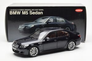 BMW M5 E60 Carbon Preto Kyosho 1:18 08593BK Metal - imagem 8 de 8
