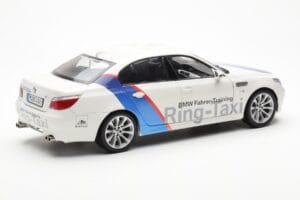 BMW M5 E60 Ring Taxi Nurburgring Kyosho 1:18 08593RT Metal - imagem 3 de 8