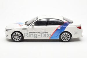 BMW M5 E60 Ring Taxi Nurburgring Kyosho 1:18 08593RT Metal - imagem 4 de 8