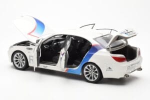 BMW M5 E60 Ring Taxi Nurburgring Kyosho 1:18 08593RT Metal - imagem 5 de 8