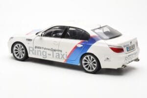 BMW M5 E60 Ring Taxi Nurburgring Kyosho 1:18 08593RT Metal - imagem 7 de 8