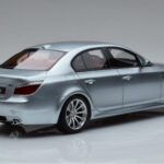 BMW M5 E60 Prata Otto 1:18 - image 2 of 6
