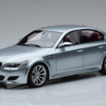 BMW M5 E60 Prata Otto 1:18