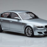 BMW M5 E60 Prata Otto 1:18 - image 4 of 6