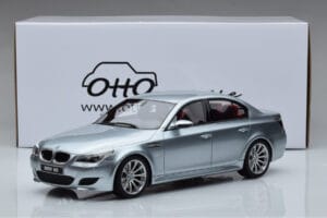 BMW M5 E60 Prata Otto 1:18 OT426 Resina - imagem 6 de 6