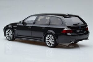 BMW M5 E61 Touring Preto Otto 1:18 OT1020 Resina - imagem 5 de 6