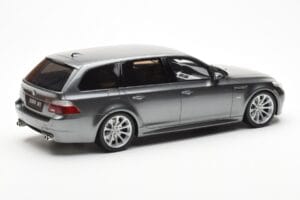 BMW M5 E61 Touring Cinzento Otto 1:18 OT189 Resina - imagem 2 de 6