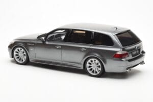 BMW M5 E61 Touring Cinzento Otto 1:18 OT189 Resina - imagem 5 de 6