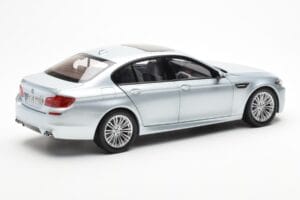 BMW M5 F10 Silverstone Prata Paragon 1:18 80432186353 Metal - imagem 3 de 8