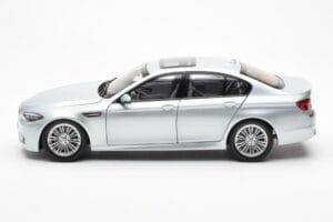 BMW M5 F10 Silverstone Prata Paragon 1:18 80432186353 Metal - imagem 4 de 8