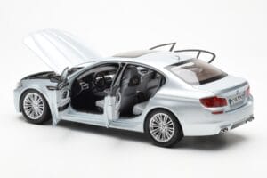 BMW M5 F10 Silverstone Prata Paragon 1:18 80432186353 Metal - imagem 5 de 8