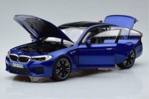 BMW M5 F90 Marina Bay Azul Norev 1:18 80432454783 Metal - imagem 2 de 7