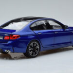 BMW M5 F90 Marina Bay Azul Norev 1:18 - image 3 of 7