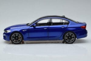 BMW M5 F90 Marina Bay Azul Norev 1:18 80432454783 Metal - imagem 4 de 7