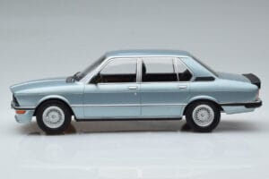BMW M535i E12 Azul Norev 1:18 183269 Metal - imagem 3 de 6