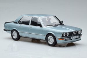 BMW M535i E12 Azul Norev 1:18 183269 Metal - imagem 4 de 6