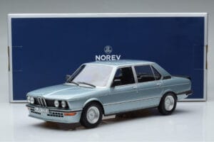 BMW M535i E12 Azul Norev 1:18 183269 Metal - imagem 6 de 6