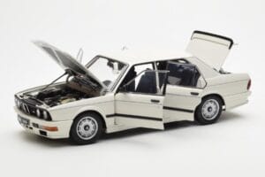 BMW M535i E28 Alpine Branco AUTOart 1:18 75161 Metal - imagem 2 de 10