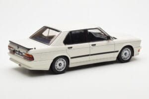 BMW M535i E28 Alpine Branco AUTOart 1:18 75161 Metal - imagem 3 de 10