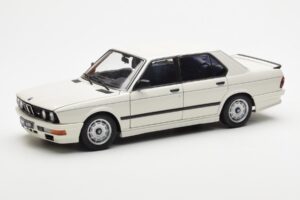 BMW M535i E28 Alpine Branco AUTOart 1:18