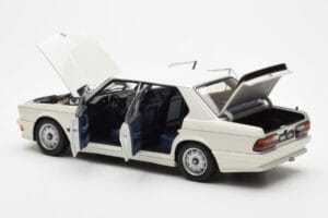 BMW M535i E28 Alpine Branco AUTOart 1:18 75161 Metal - imagem 5 de 10