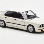 BMW M535i E28 Alpine Branco AUTOart 1:18 - image 6 of 10