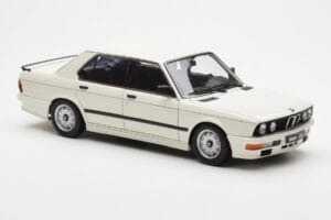 BMW M535i E28 Alpine Branco AUTOart 1:18 75161 Metal - imagem 6 de 10