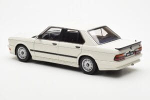 BMW M535i E28 Alpine Branco AUTOart 1:18 75161 Metal - imagem 7 de 10