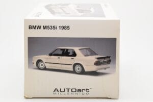 BMW M535i E28 Alpine Branco AUTOart 1:18 75161 Metal - imagem 8 de 10