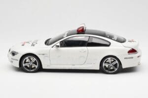 BMW M6 E63 MotoGP Safety Car 2006 Kyosho 1:18 08707GPB Metal - imagem 4 de 8