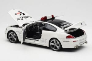 BMW M6 E63 MotoGP Safety Car 2006 Kyosho 1:18 08707GPB Metal - imagem 5 de 8