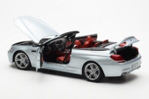 BMW M6 F12 Cabriolet Silverstone Prata II Paragon 1:18 80432253656 Metal - imagem 5 de 8