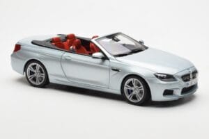 BMW M6 F12 Cabriolet Silverstone Prata II Paragon 1:18 80432253656 Metal - imagem 6 de 8