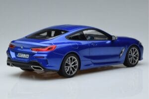 BMW M850i G15 Azul Metálico Norev 1:18 183286 Metal - imagem 3 de 7